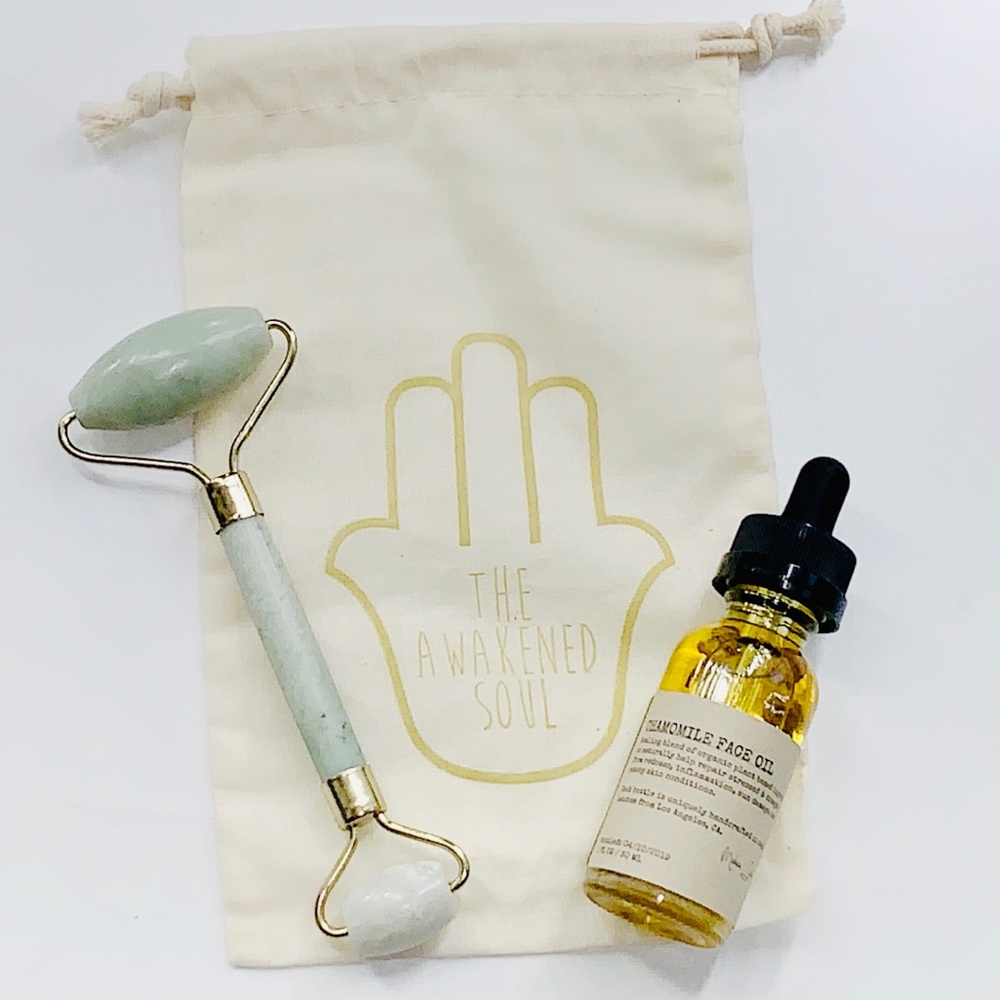 Jade facial roller with organic facial oil
